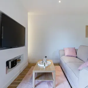 https://luxury-home-in-toulouse.midi-pyreneeshotels.com